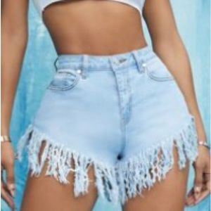 Gathered hem denim shorts
high waist